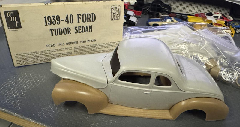 AMT-T-144601-2 1940 Ford Coupe (1:25)