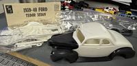 AMT-T-144601-1 1940 Ford Coupe (1:25)