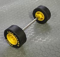 SCAL-W8331Y  Scalextric Front tires and axle Yellow wheels 1:32